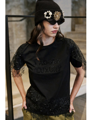 T-shirt Trash and Luxury